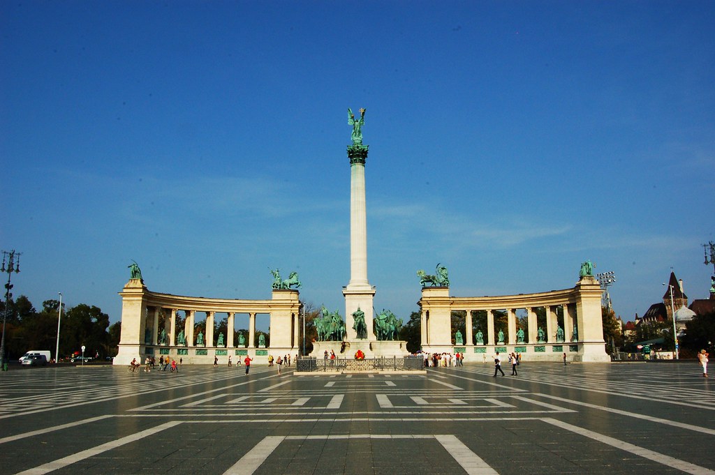 Kodály körönd — The Villa Stretch